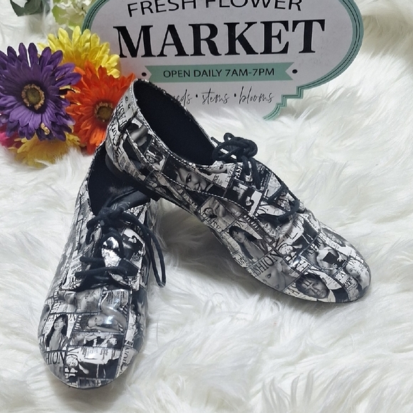 Kali Shoes - Black and White kalli Size 10 Graphic Lace-Up Shoes